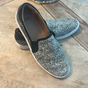 Ugg Australia Cas exotic slip ons 8.5
